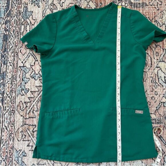 Casma Three-Pocket Scrub Top in Limited Edition Kelly Green XXS Medical Uniform - Picture 6 of 9